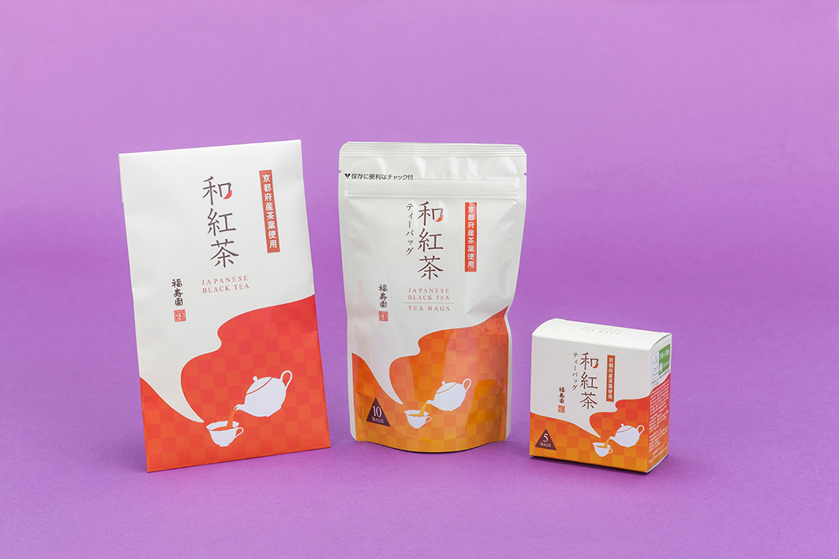 左から「和紅茶」50g袋入・ティーバッグ3g×10袋入・ティーバッグ3g×5袋箱入